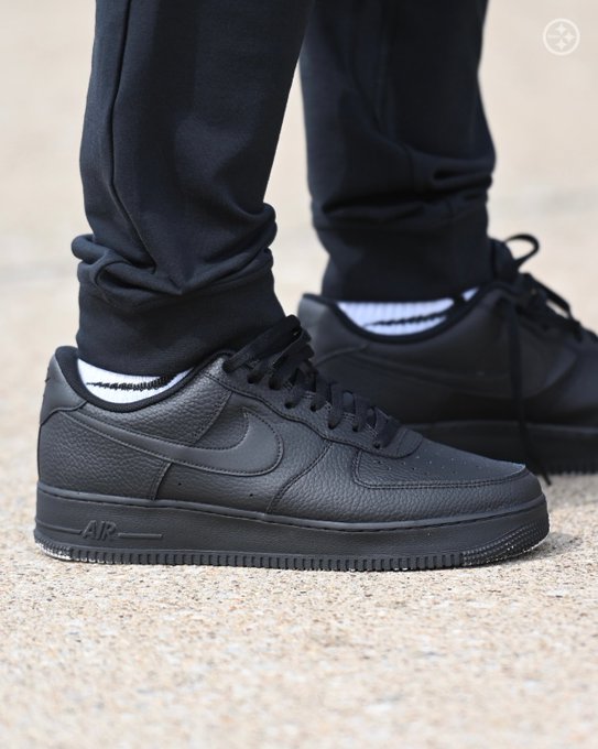 Steelers air force mid black players get black Air Force 1 shoes for 2022 season