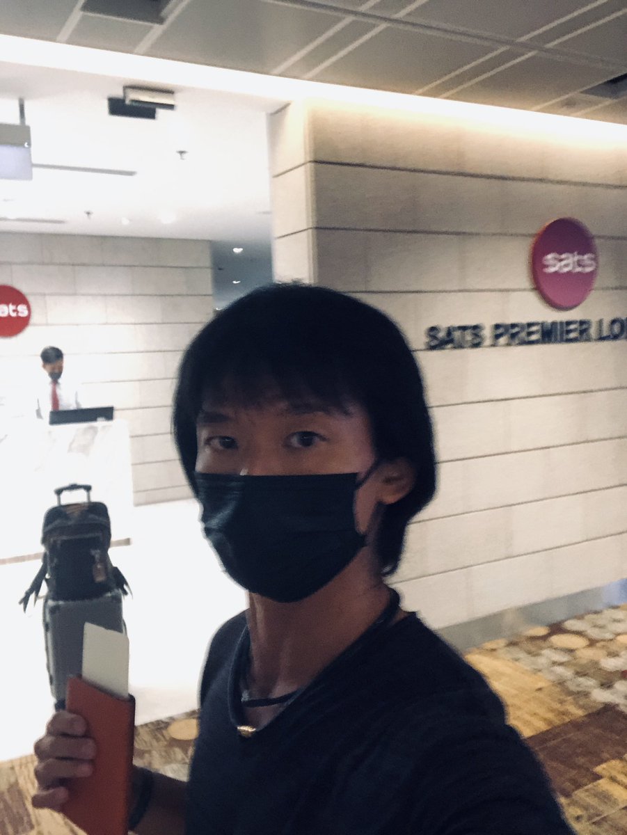 IdealLifeSeeker's tweet photo. Relaxing, but cannot relax too much to miss the flight, busy time pre-COVID has returned with mixed feelings #CreatingChemistry
マッサージチェアで癒され、
少し雑誌読みながら、
ダブルエスプレッソを
コロナ前の出張三昧の日々を思い出す
川村真琴風に言うと、なんかHappy&Sadですかね https://t.co/AYxRkArT4B