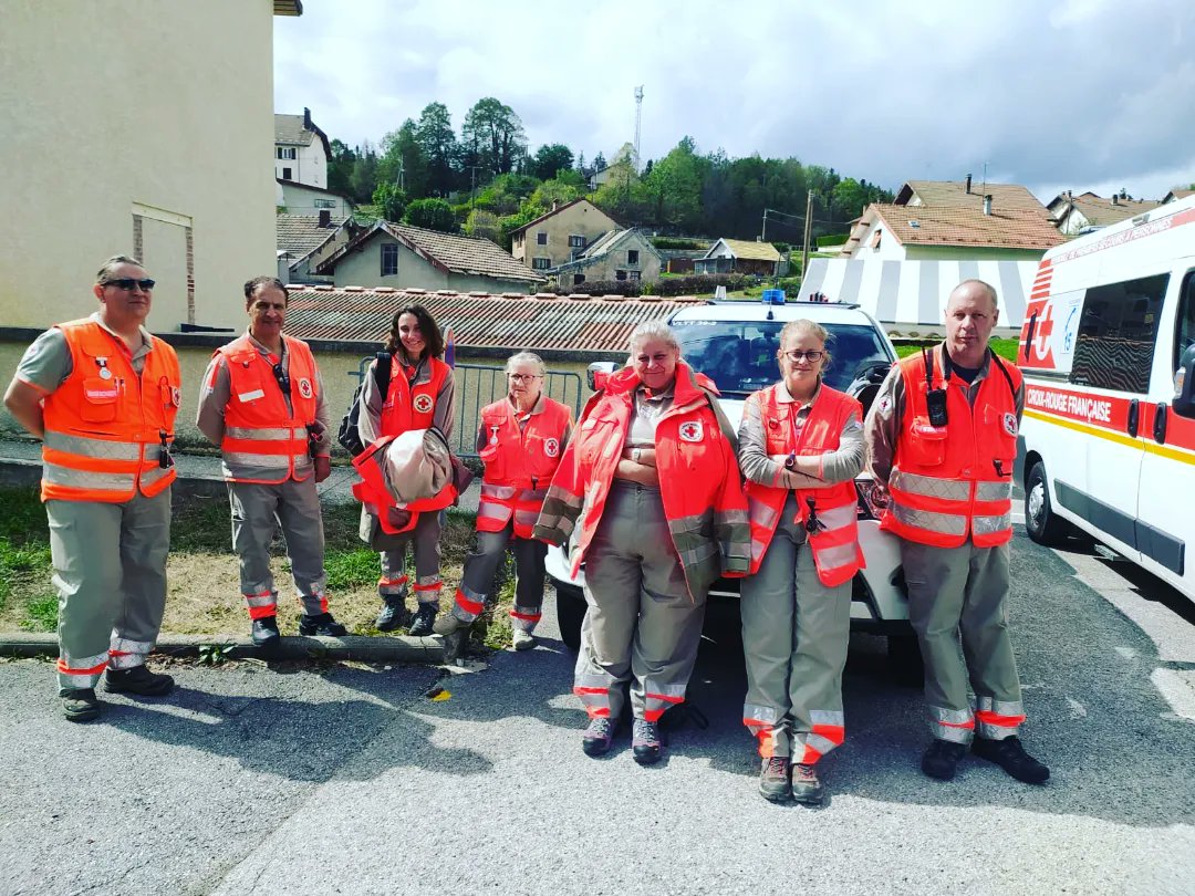 CRF39JURA's tweet photo. #DPS - DUO TRAIL - LES CROZETS

Mobilisation aujourd'hui de nos Secouristes lors du Duo Trail aux #Crozets !

Merci aux bénévoles mobilisés !

#CRF39 #Jura #secourisme  #benevolat #croixrouge 
#trail #duotrail #course 

https://t.co/sk0UPK0sdK https://t.co/gyEs6Dnnpi