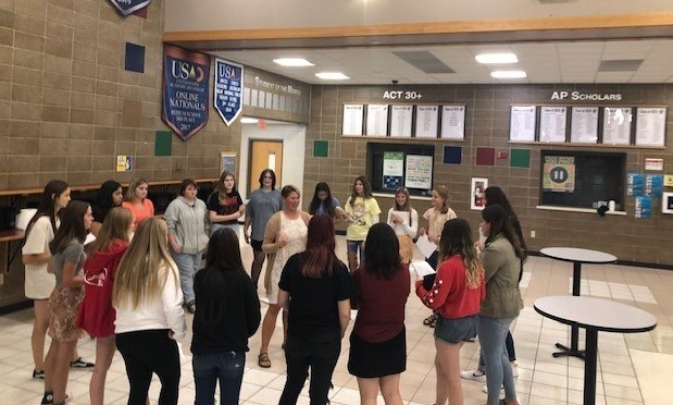 WTTNathletics's tweet photo. #WatertownWay Science Educator Emmie Carpenter engaged her students in a group activity as they settled into the start of the school year!  #GoGoslings! https://t.co/FRxCY4Ombk