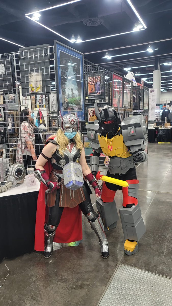 Swervesbar's tweet photo. Day 2 @RoseCityCC Let's go!
#rosecitycomic #rccc #grimlock #transformers #rccc2022 https://t.co/KdumeDtY1P