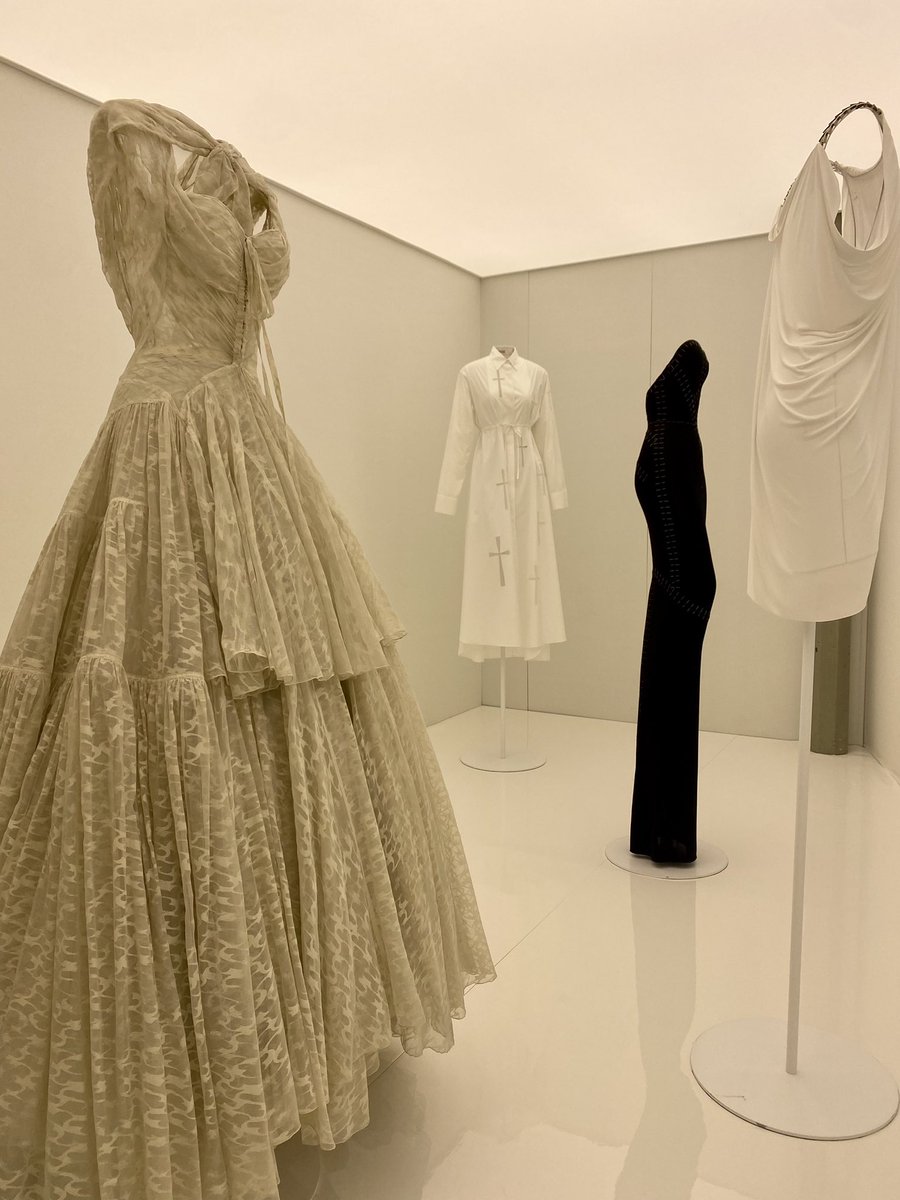 candice_authier's tweet photo. Alaïa avant Alaïa: La genèse d'un
style - Fondation Azzedine Alaïa https://t.co/ILIta9Qlm1