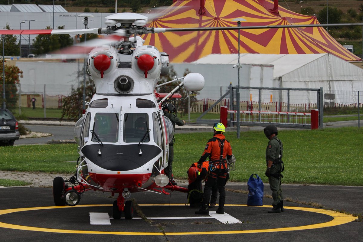 ErikTodl's tweet photo. W3A Sokol na heliportu HZS Plzen-Košutka. https://t.co/yEEE8KRKno