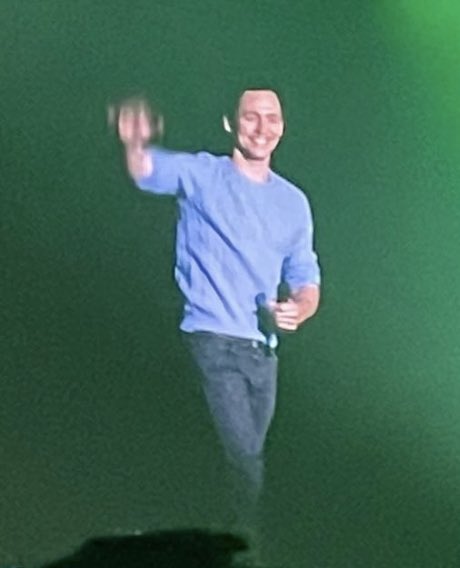 tom hiddleston : smiles 
me : 💗🦋💗🦋💗🦋💗🦋💗🦋