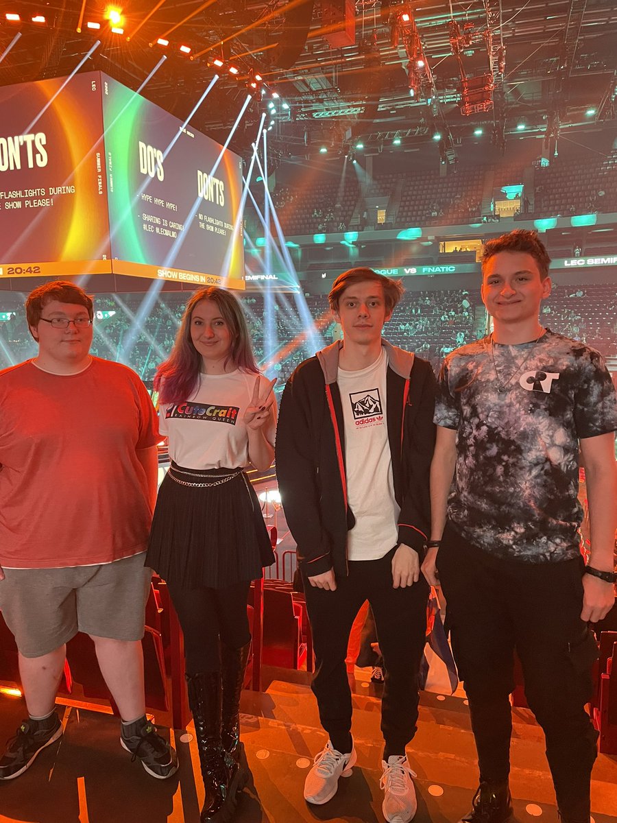 CuteCrait's tweet photo. My community meetup at #lec #LECMalmo is a baaangerrr ❤️🦦 https://t.co/1IXEaAHZTC