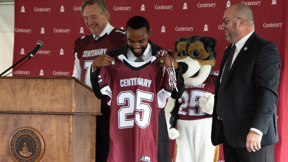 After a great talk with <a href="/CoachWudtee/">Keondre Wudtee</a> I’m extremely blessed to receive my first offer from Centenary College Of Louisiana ! #GoGents🐶⚪️🔴 <a href="/TP_recruiting/">TP Recruiting✍🏽</a> <a href="/RecruitLouisian/">Recruit Louisiana™️</a> <a href="/AL_Recruiting/">AL Recruiting</a> <a href="/Gents_Football/">Centenary Football</a> <a href="/JerrodBaugh/">Jerrod Baugh</a> <a href="/CoachWudtee/">Keondre Wudtee</a> <a href="/Louisiana5AD1/">Louisiana 5A/DIV I🏈</a> <a href="/coachbyrondawso/">Coach Byron Dawson</a>