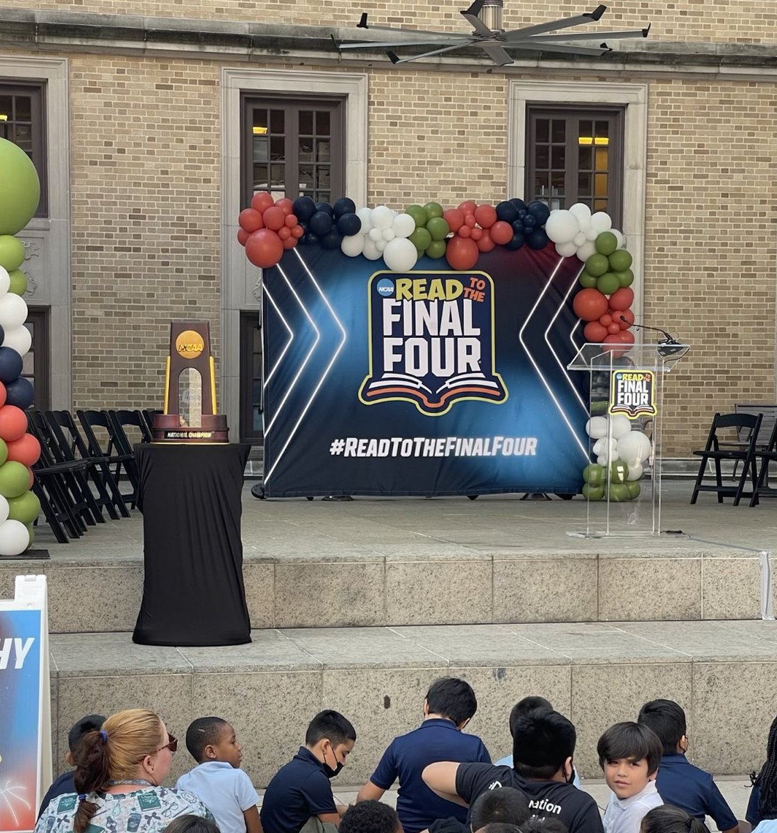 HCUHoops's tweet photo. Coach Cottrell on Thursday at @houstonlibrary for the @NCAA 2023 Read to the Final Four Pep Rally &amp; Program Launch in celebration w/ International Literacy Day.

The pep-rally kicks off a bracket-style tournament that challenges 3rd graders to get excited about reading.

#DawgsUp https://t.co/YmFySXNTCl