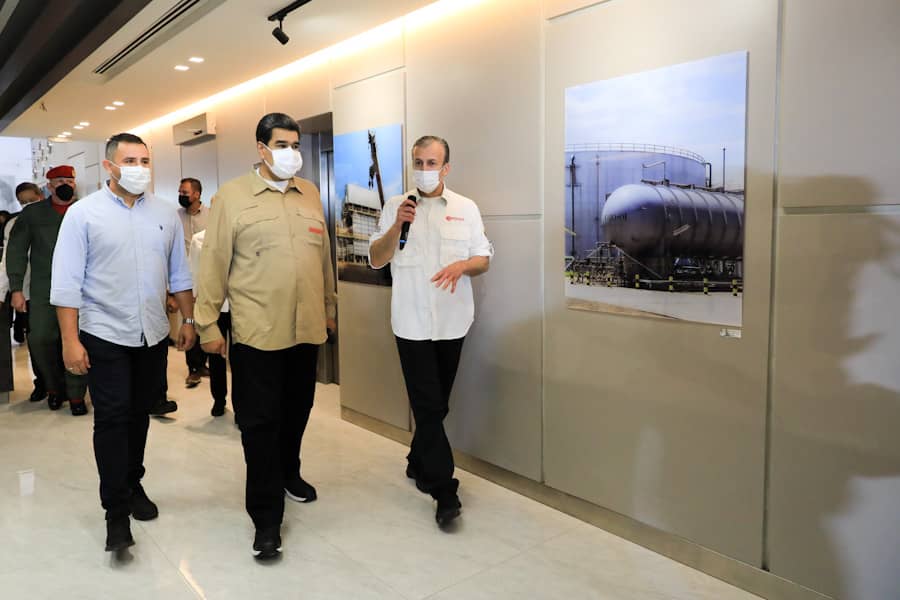 ahora_dulcita's tweet photo. El presidente @NicolasMaduro y el vicepdte @TareckPSUV, inauguraron la Clinica y el Comedor de los Trabajadores del Mejorador PETROCEDEÑO, donde realizaron un recorrido por sus Instalaciones
¡Beneficios Sociales para la clase obrera 👷🏽‍♂️!
#PotencialMoralYPolítica 
@marbelinares https://t.co/QHnaBku6ea
