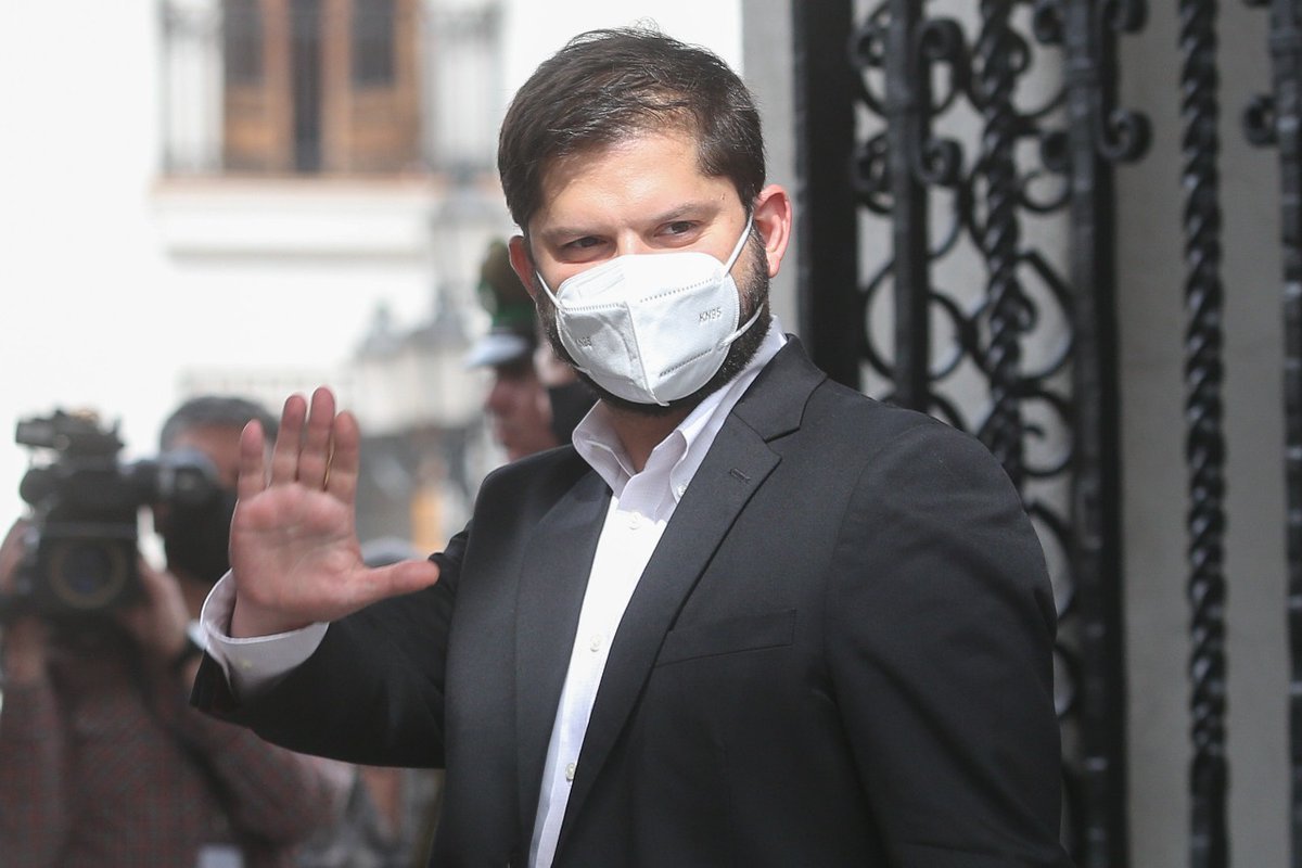 adnradiochile's tweet photo. Presidencia desmiente que Gabriel Boric fue internado en centro de salud por colapso nervioso https://t.co/sjz3nbxAsP https://t.co/1pr8TlBHo5