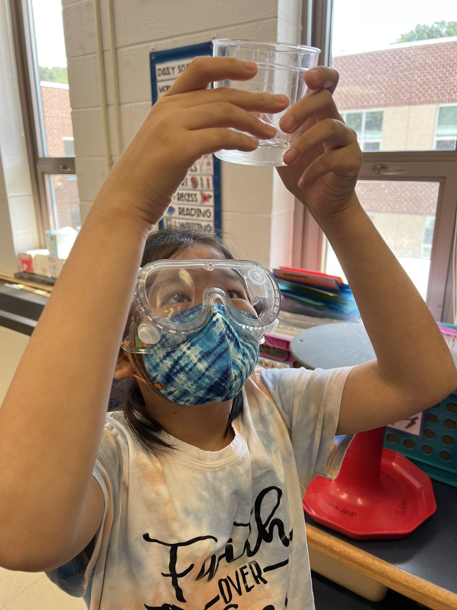 Westbriar_AAP's tweet photo. 4th graders experiment with the effects of water, baking soda water, salt water, and vinegar on gummy bears to learn about the scientific method.
#Steam #STEM #StemEducation #teamwork #scienticmethod #experiment #handsonlearning https://t.co/yGz7vNK7VZ