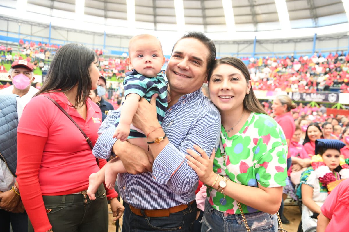 Silvano_A's tweet photo. Como protagonistas de la vida, las #mujeres merecen tener un trato digno sin violencia ni discriminación, con oportunidades. #México debe tener un gobierno a la altura de todas ustedes. Gracias y felicidades a #DIMMAC por este encuentro con miles de mujeres de todo #Michoacán. https://t.co/ixnjccbRz2