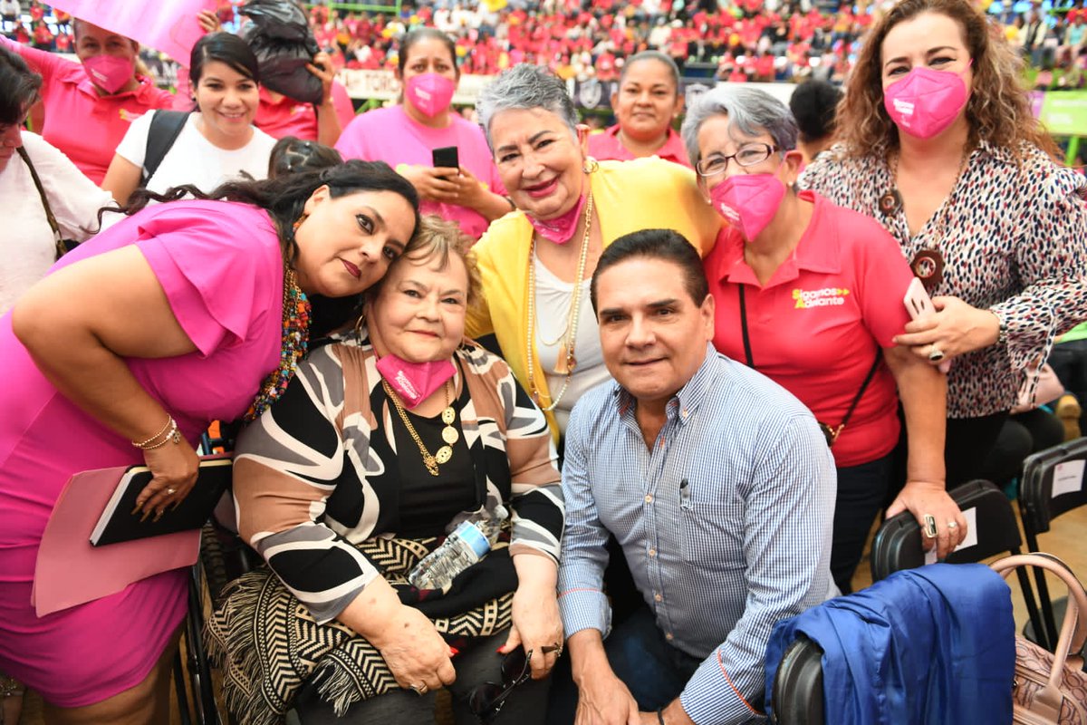 Silvano_A's tweet photo. Como protagonistas de la vida, las #mujeres merecen tener un trato digno sin violencia ni discriminación, con oportunidades. #México debe tener un gobierno a la altura de todas ustedes. Gracias y felicidades a #DIMMAC por este encuentro con miles de mujeres de todo #Michoacán. https://t.co/ixnjccbRz2