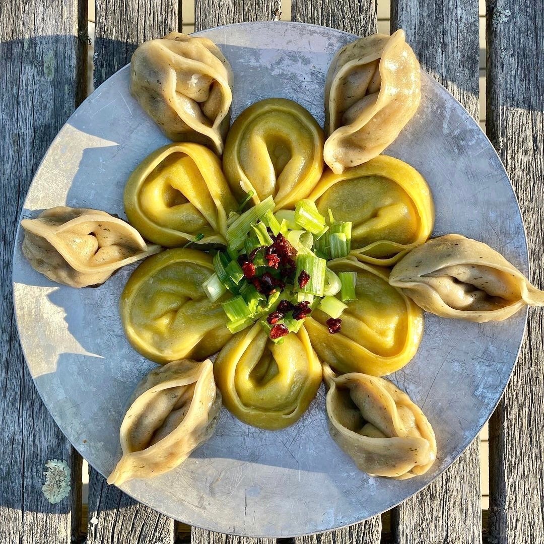 meimeidumplings's tweet photo. These plated #meimeidumplings by @irislikesfood are a work of art ๐จ๐ฅ
.
.
.
.
.
#meimeidumplings #dumplinglove #dumplingsfordays #eatdumplings #dumplings #dumplingmaking #dumplingsmaketheworldgoround #crispybottoms https://t.co/dCwci5H7fy