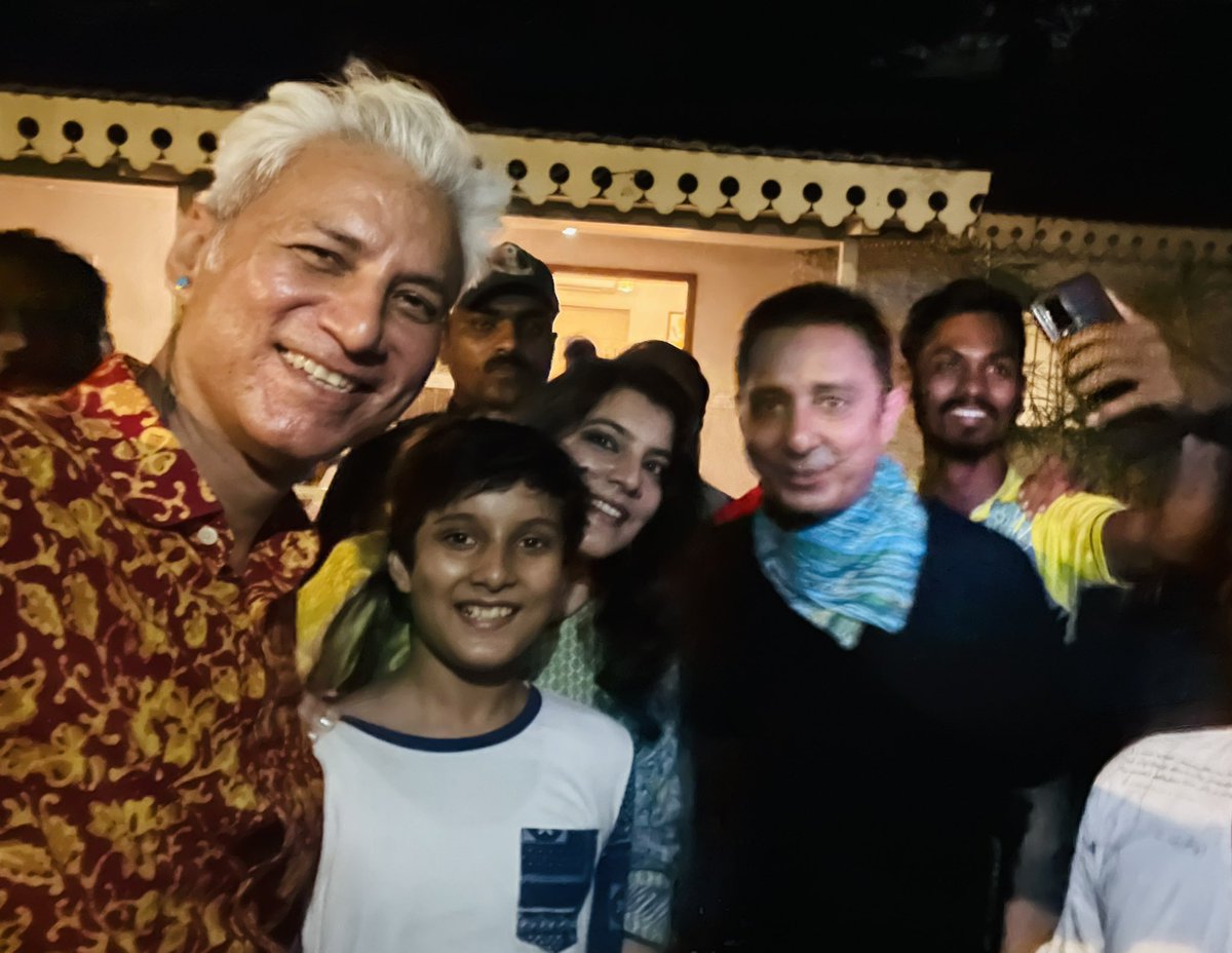 i_dhirajsingh's tweet photo. NOSTALGIA & GREAT MUSIC AT SUKHVINDER CONCERT AT POONA CLUB 🤩
#sukhvindersingh #singer #jaiho #slumdogmillionaire #movie #playback #arrahman #gulzar #dannyboyle #oscars #hollywood #song #hitsong #gulzarpoetry #poonaclub #pune https://t.co/LDWPqd15Mf