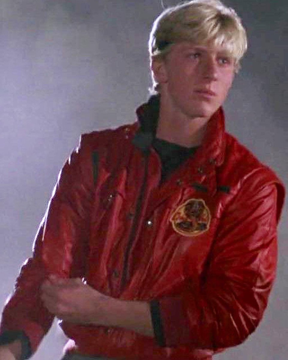 lcoffe22's tweet photo. Young Johnny Lawrence is back. #cobrakaiseason5 #netflix https://t.co/dTsOEapPcb
