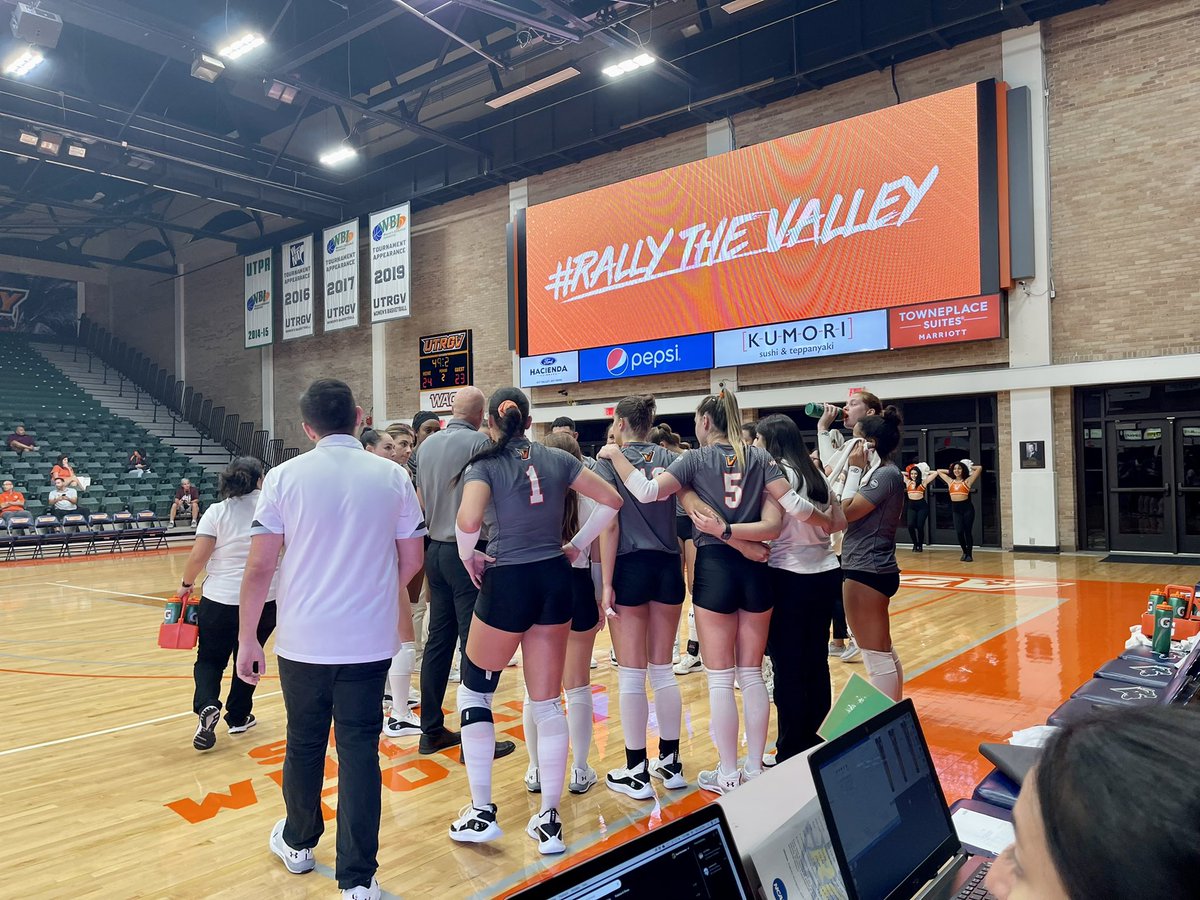 956Forina's tweet photo. Headed to game 3 in the match versus #MontanaGrizzlies. @UTRGV_vball looking to close out their tournament. #UTRGVTournament https://t.co/O6Xvc8iQlR