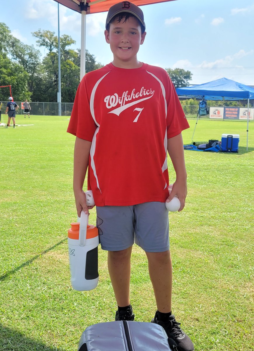 MOXIE wins close one over Whiskey Ducks to defend thier skinnybat classic championship.  Rumble Ponies take Comeback Cup. And a Wiffleholics shirt sighting.