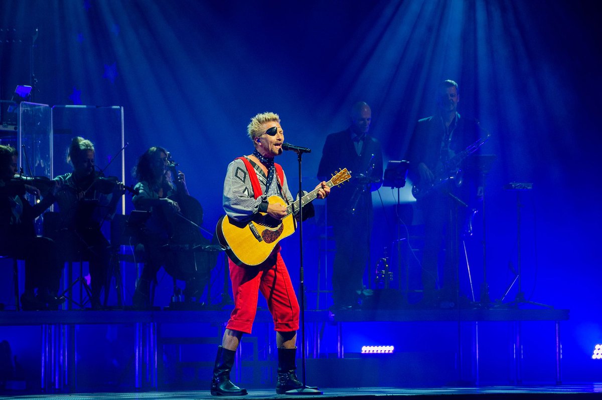 AFASLive's tweet photo. We can be Heroes, just for one day 🎶
Vandaag stond #AFASLive voor twee shows in het teken van de iconische wereldster David Bowie. #HetBowieConcert bracht een prachtige ode aan de legende, die in 2016 helaas overleed.✨
De foto’s van deze show zijn gemaakt door @DammanPhoto https://t.co/CyhYGV0D87