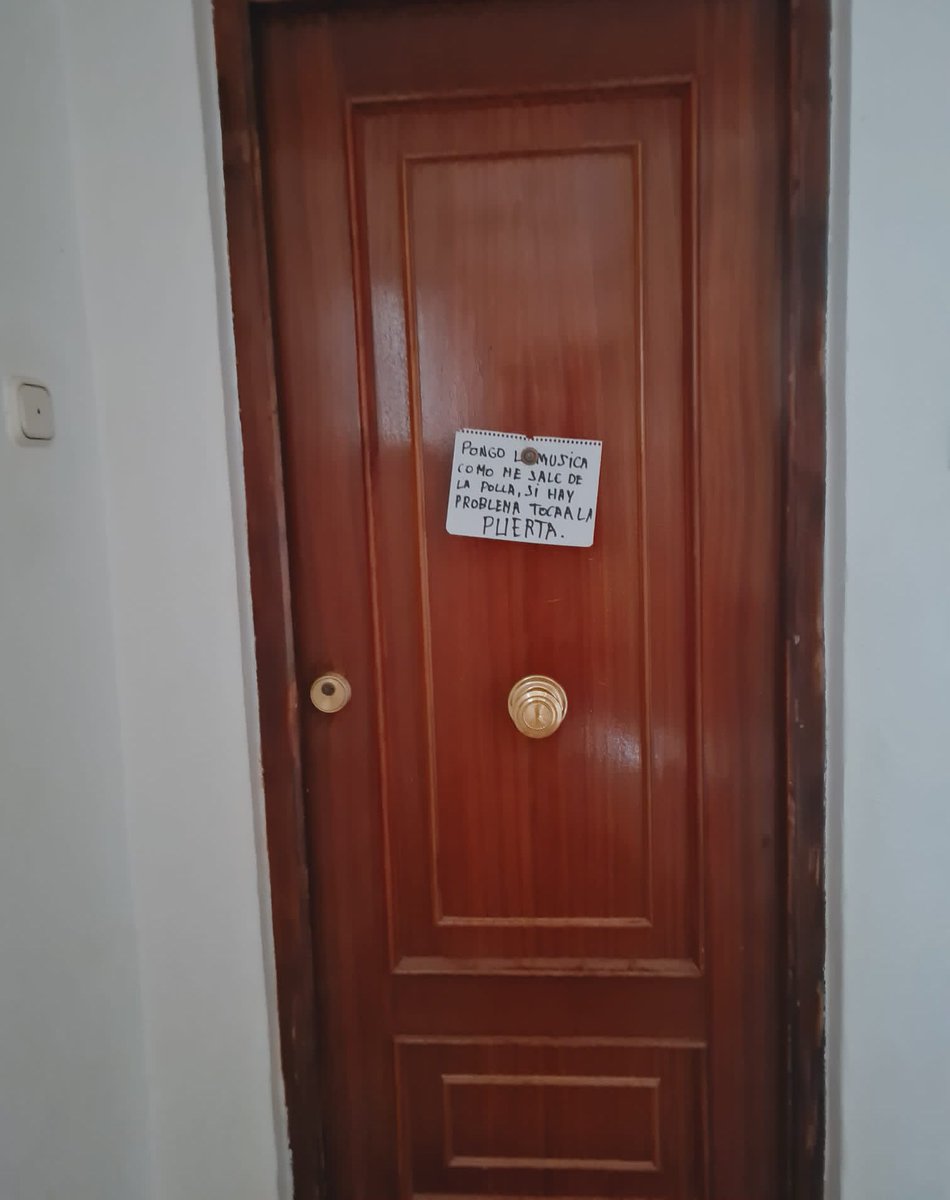 marta_gcia's tweet photo. Este es el mensajito que le ha puesto un vecino, muy molesto, a mi abuela en su puerta, una señora de 84 años con cuidados paliativos por cáncer y depresión, que solo pide descanso en su propia casa. Ni educación, ni respeto. https://t.co/QzXsLf6mzo