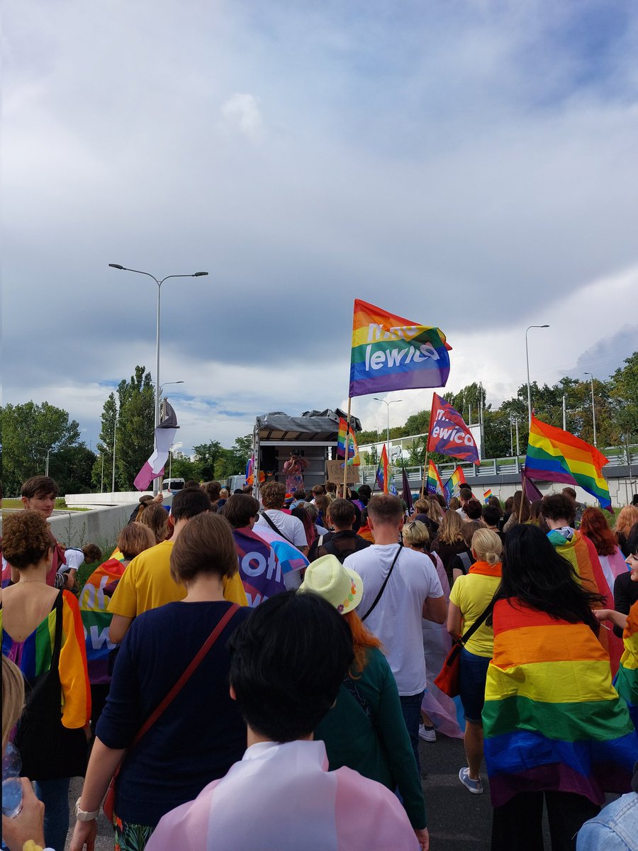 M_Jankowski__'s tweet photo. Dzisiaj w Opolu odbył się IV #MarszRówności, w tym roku pod hasłem "Można kochać bez granic".
@mlodalewica_ i @__Lewica były na nim obecne! 
Prawa osób LGBT+ nie są nam obojętne! 🏳️‍🌈🏳️‍🌈🏳️‍🌈 https://t.co/dvXtRm3Oxu