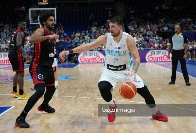 MaartenWeynants's tweet photo. The @belgianlions vs. @luka7doncic
4⃣ pictures #SLOBEL #Eurobasket
@BelgaImage https://t.co/Ql9zmLCsT5