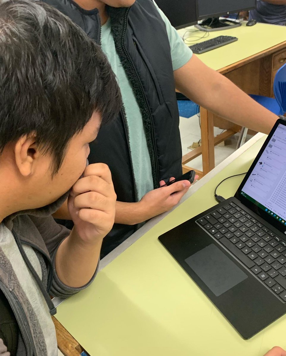 dulles_robotics's tweet image. Success with our first week of meetings! ✨ New members watched veterans do demos for our three departments (programming, build, design) and interacted with Fusion 360. ✨
🥳🤖We’re so super excited to have so many new members! 🤖🥳