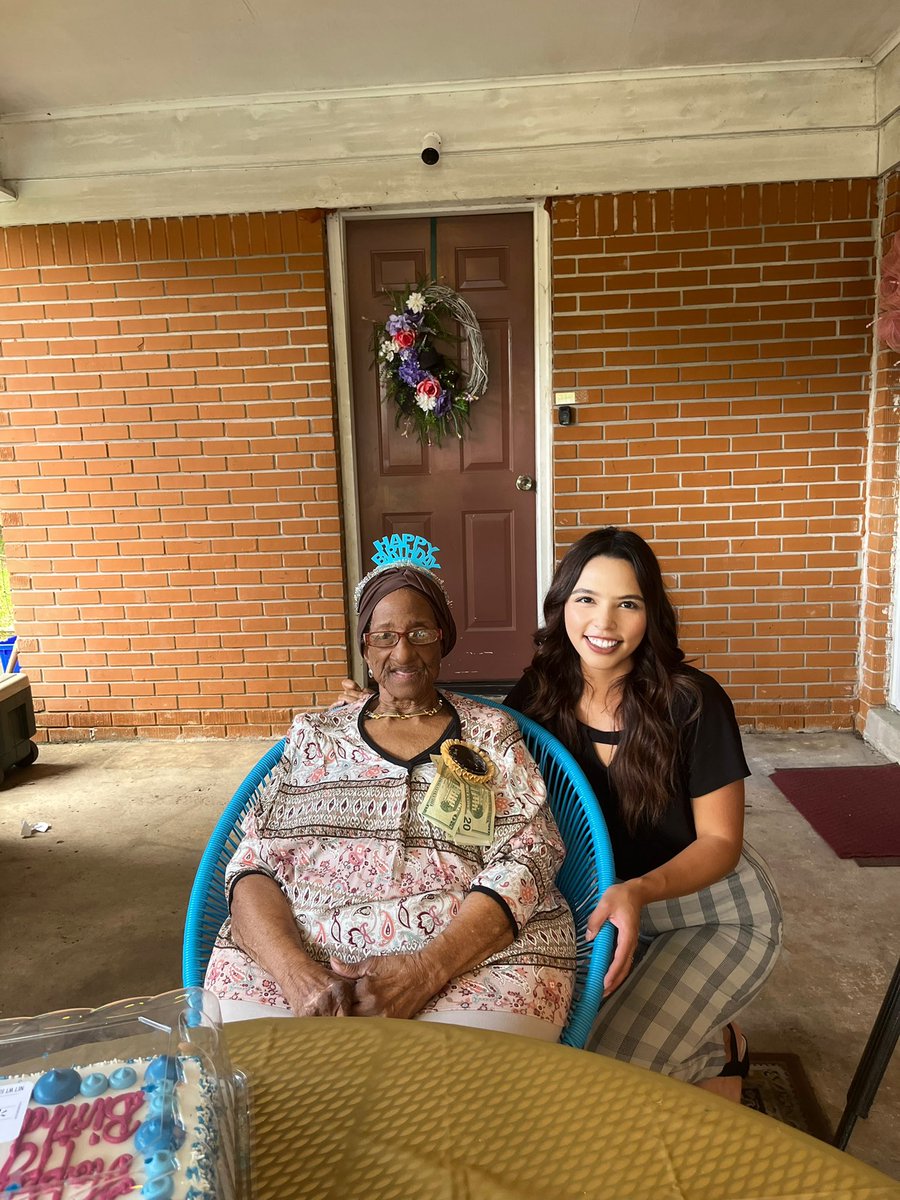 LeslieIsaRojas's tweet photo. Happy Birthday to Cora Phillips who is turning 105 today! 
Thank you for inviting @WLOX to celebrate. 🎉🥳🎊 https://t.co/vSD6eXUl1O