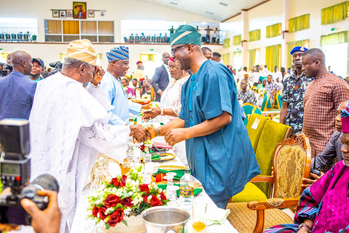 seyimakinde's tweet photo. Hearty congratulations to Prince Dotun Oyelade, Chairman, @bcos_tv who celebrated his 70th birthday today. It was our pleasure to join him and his family to give thanks for his impactful life of service to humanity. I wished him many more years in good health. https://t.co/ZI0FG6zcjK