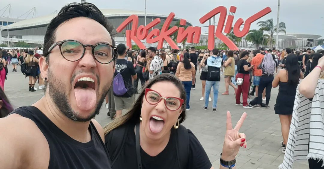 MrsLeg25's tweet photo. É @rockinrio com a linda e amada esposa @Dayvandrade 🤘🏻 #RockinRio2022 #🤘🏻 https://t.co/SgCfkhQiNn