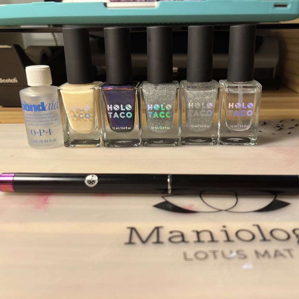 SpinLogical's tweet photo. What does a 31 year old new mom do at 6 am on her birthday? Her nails of course! 🧘🏼‍♀️💅🏻💿 @nailogical @holotaco https://t.co/WlwvNOb0WC