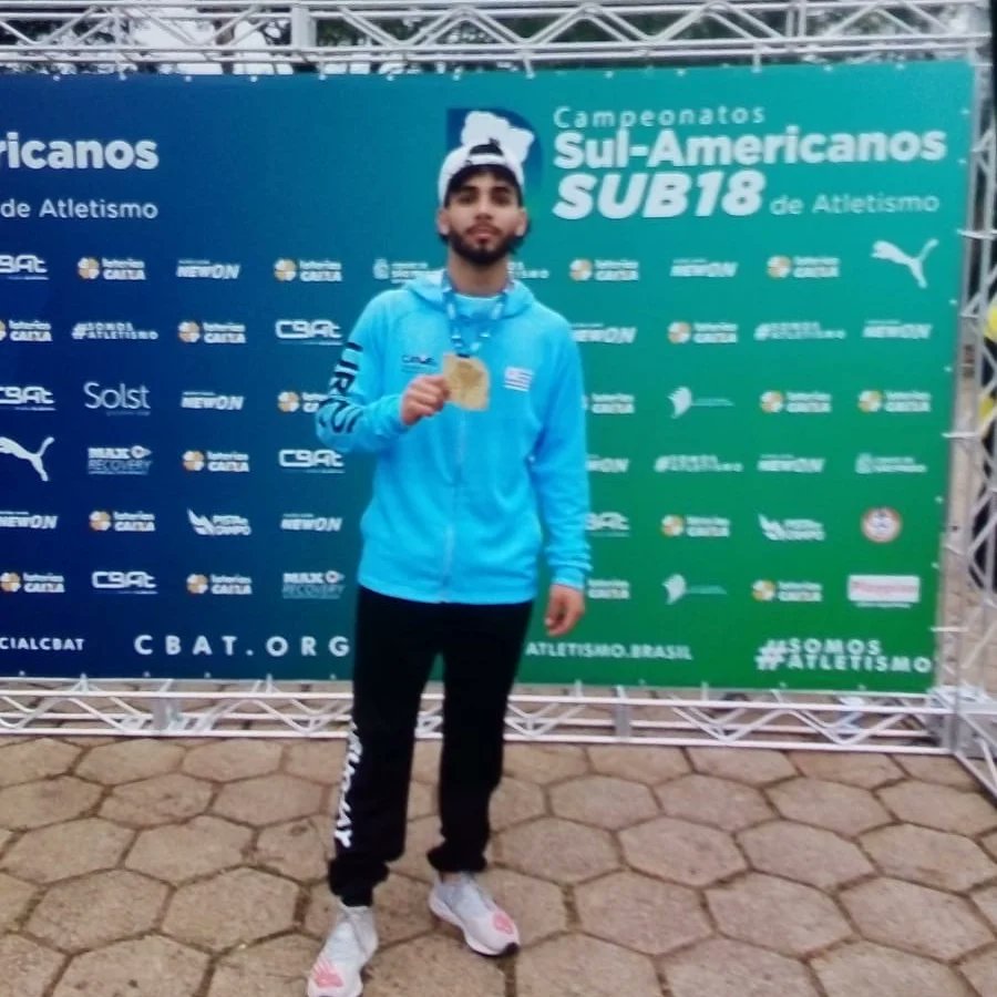 Felicitaciones al atleta Edgar Rosabal, quien alcanzó en 1° puesto en Decathlon, en el Campeonato Sudamericano U18, donde participó como invitado

Sumando formidables 6725 ptos

Felicitaciones Edgar y a su entrenadora Laura González!!!

@uydeporte @PrensaCOU