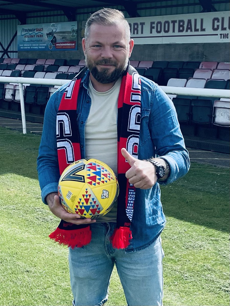 Edgar03395621's tweet photo. Many thanks to @Bridportfc for the time spent in there as a Manager. For sure didn’t had the magic in hands to sort the team in a short time but definitely I gave everything in there! My passion for this game is huge so looking forward for what’s next!
All the best 🐝🐝🐝 https://t.co/CjFwc0clIg