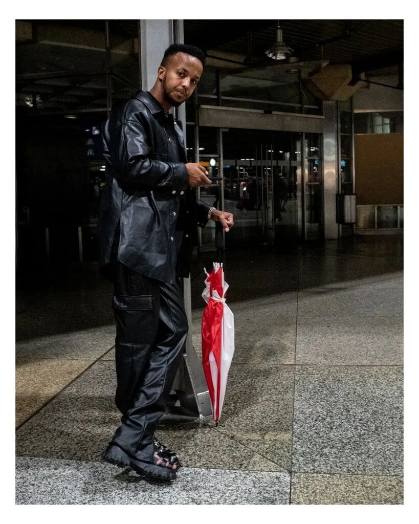 Obalix's tweet photo. 22:23 #Munich #Germany “Never Leave Home Without An Umbrella” by @axel_eckenberger as part of the #24hourproject to support Climate Action and raise funds for @iniciativayontonte. For more information visit @24HourProject
#24hr22 #24hr22_munich #24hr22_g… https://t.co/yMbOtoC3An https://t.co/uNkUUdmLdn
