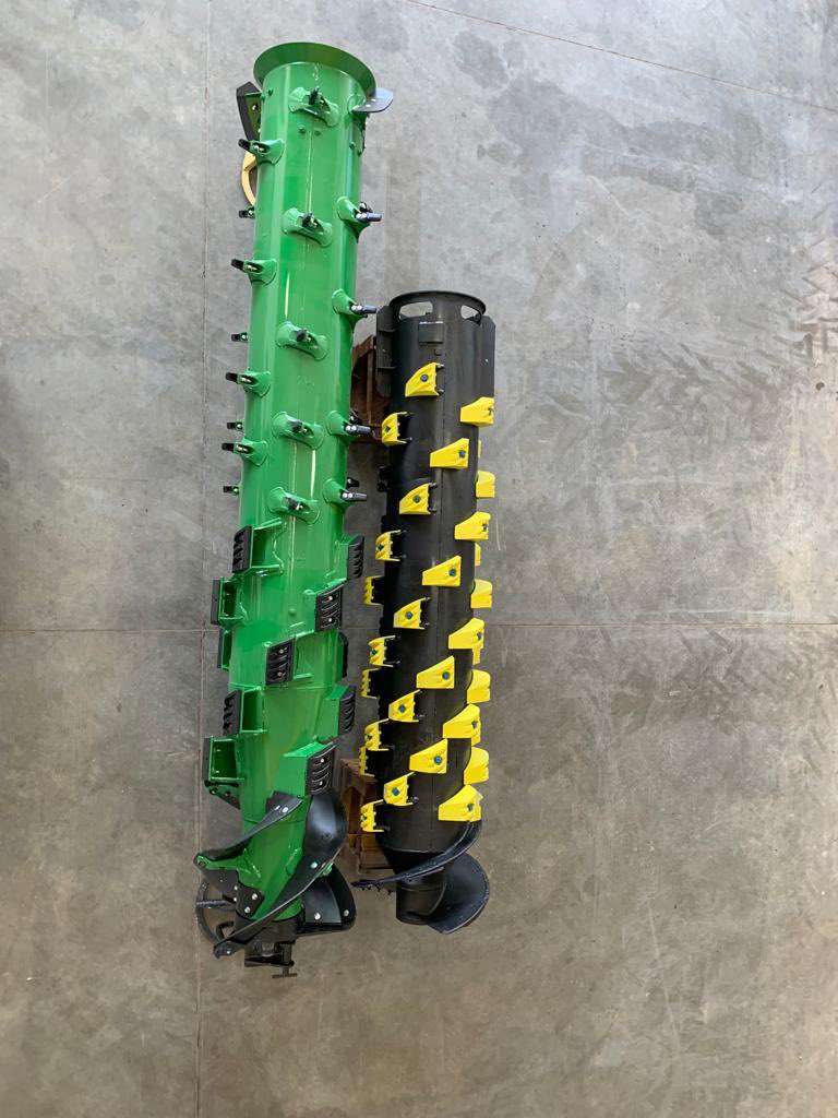 MikeRudy3's tweet photo. @BrendanReinhei1 @CameronHild @JohnDeere This is Deere and New Holland side by side just to show there is a little difference between the two machines. https://t.co/kGLFsdARhb