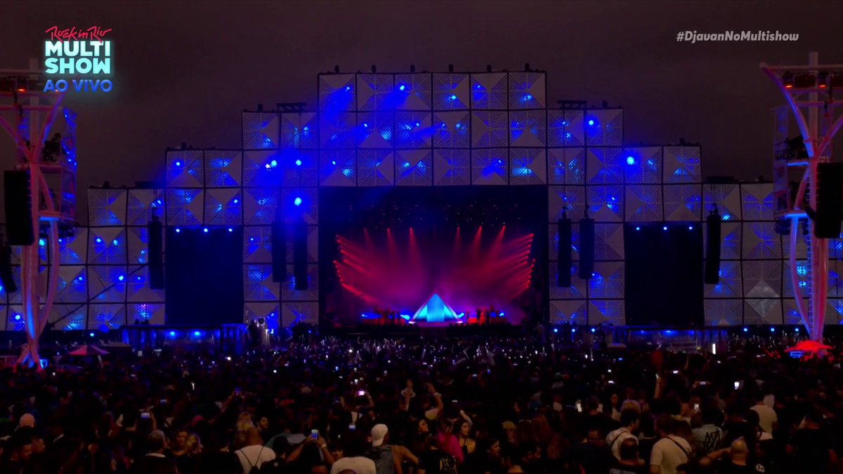 golittlecrazy's tweet image. Começou! #DjavanNoMultishow