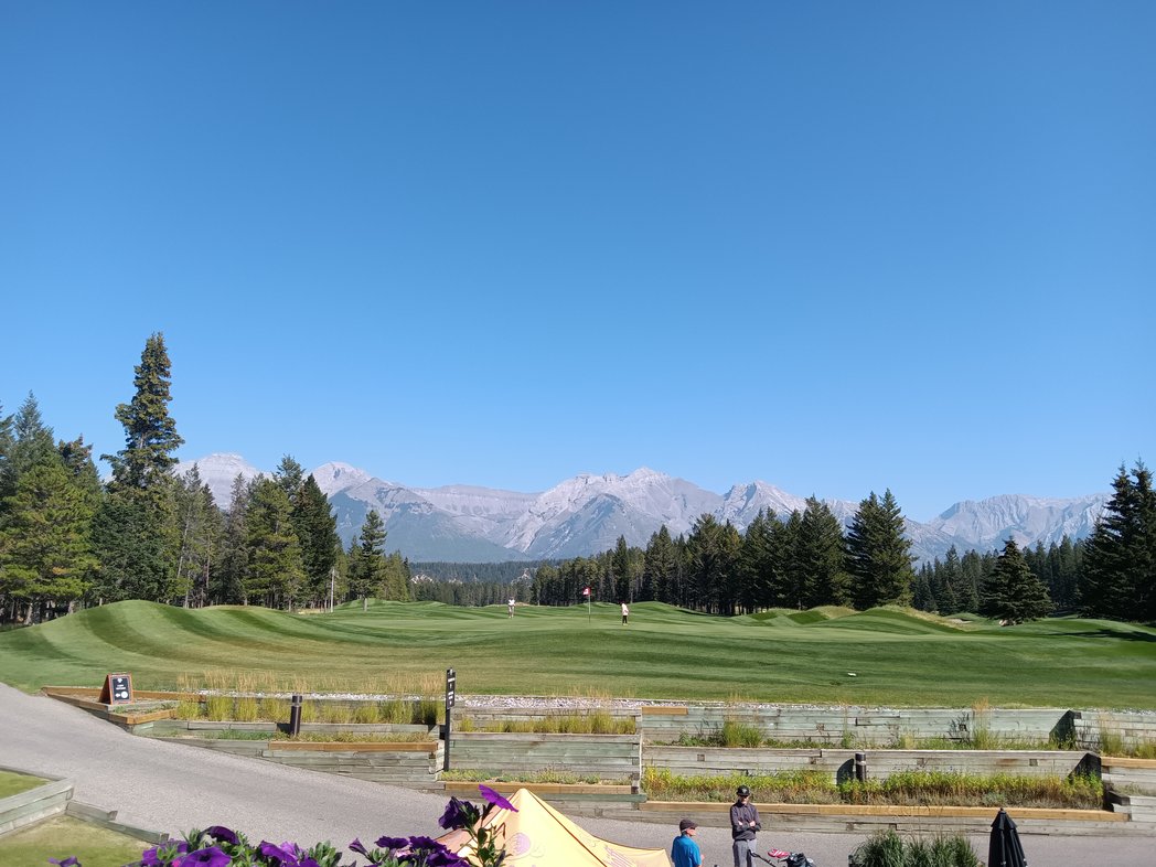 DBunks15's tweet image. Not a bad place to have an afternoon drink. #BanffSprings