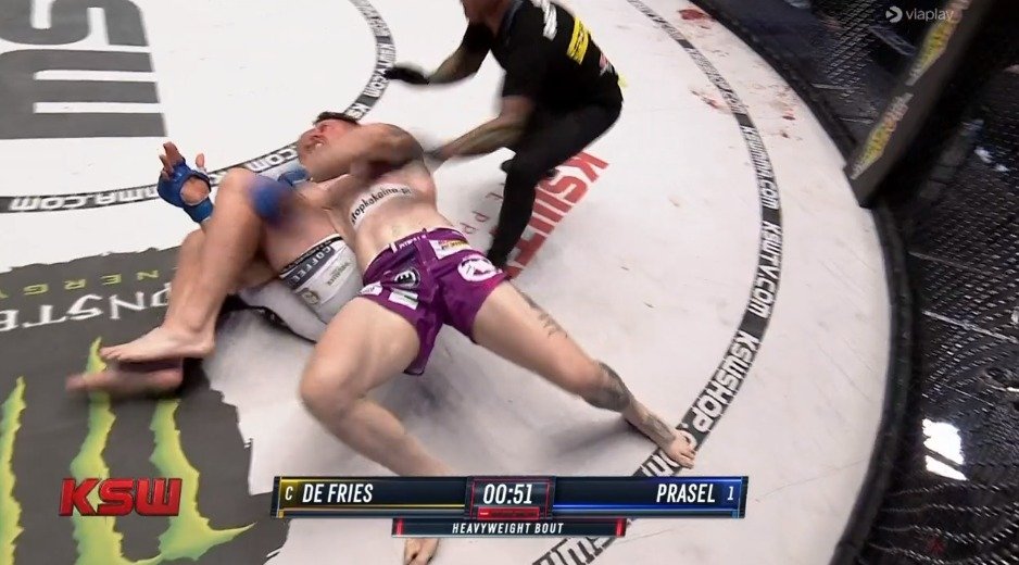 Sebinho93x's tweet photo. Nie ma mocnego na De Friesa naszego #KSW73 https://t.co/iQK6LMtDzX