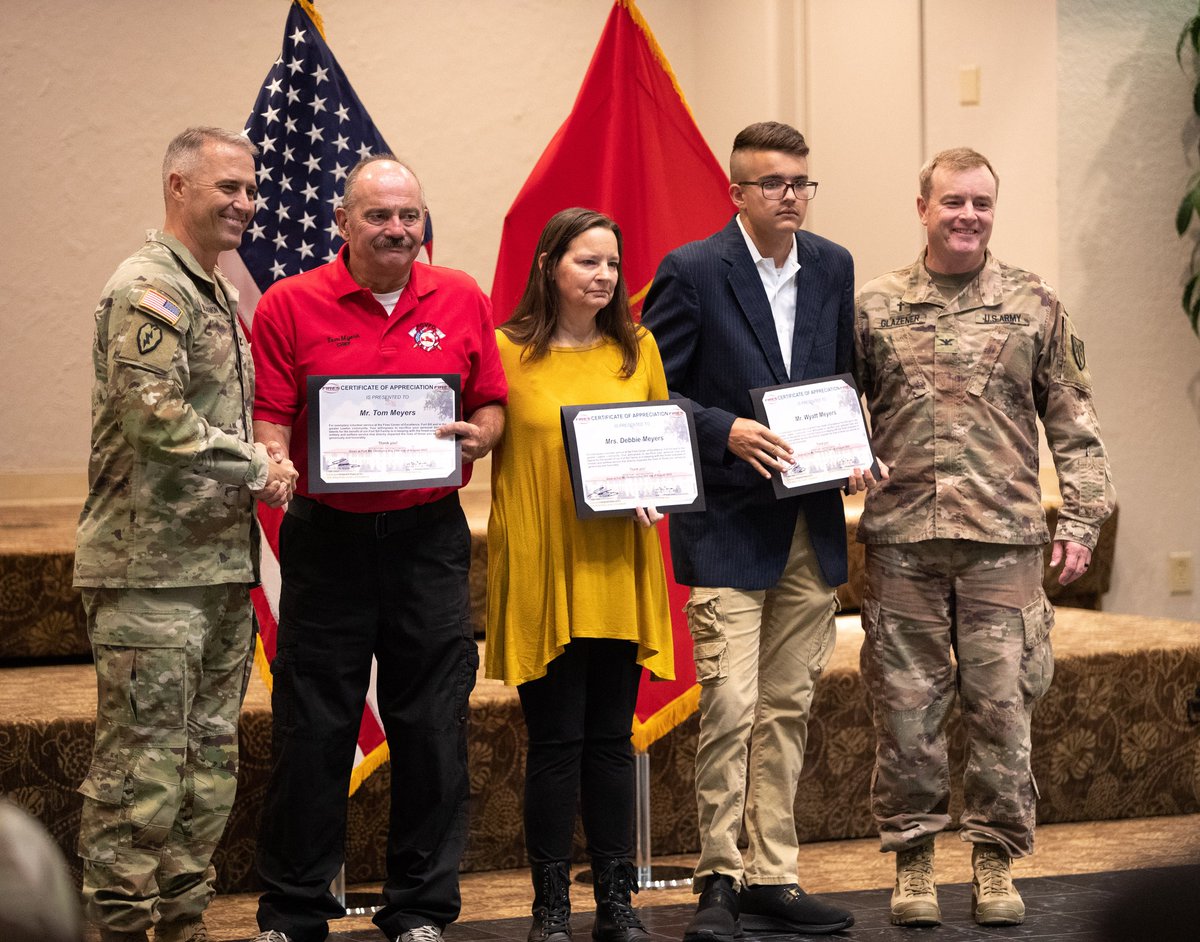 USArmyFortSill's tweet photo. The 77th Army Band's brass quintet recently performed for a volunteer recognition ceremony on Fort Sill! Thank you to our volunteers for all you do!
#TeamSill #FrontierFriends
@USArmy @TRADOC @USAFAS @u_artillery @75thFA_BDE @434FA_BDE @428THBDE @3Adabde @31stADA https://t.co/BJnDspQBkH