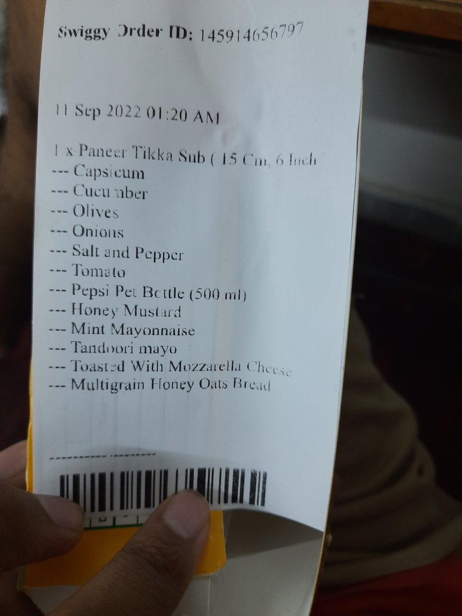 Jesuisharsh's tweet photo. That's how Swiggy and Subway together befooling their customers. One is delivering less quantity and wrong items for which they r paid and one's chat executive Ghanshyam kashyap is wasting time to avoid the issue.
He's slower than 1990s processors.
Shame !!!
#swiggy #subway https://t.co/k8sNReJ3D0