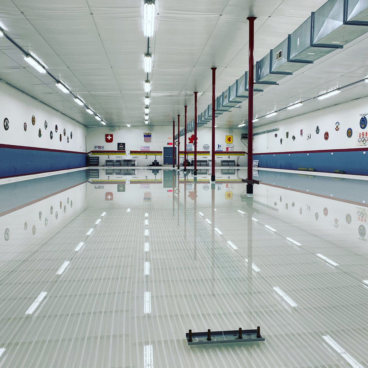 curlschenectady's tweet image. Flood 20 complete. Houses and logos may be installed as early as Monday evening. 

#curling #icemaking #iceicebaby #gettingcloser #lookinggood #schenectady #curlingclub #installation