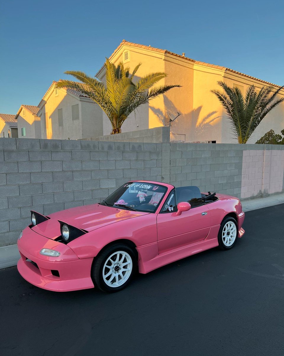 ilymiata's tweet photo. for sale ‼️1994 mazda miata , runs perfectly an never had any issues . lmk shoot offers https://t.co/AO5QeaOioj