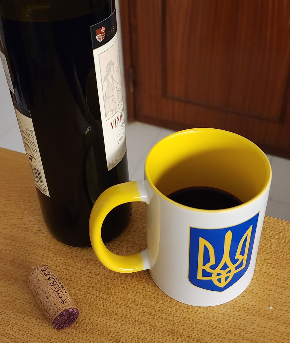 RicRois's tweet photo. I haven't drunk wine from a mug since my student days. Many, many moons ago...but tonight, I'm in a celebratory mood and this feels like a justified exception. #Budmohey #Budmohey #BudmoBudmoBudmo #Heyheyhey #SlavaUkraïni #UkraineWillWin https://t.co/DFSROYSMNP
