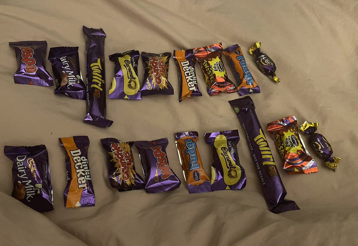MrsRMarsh's tweet photo. Ranked from favourite to least favourite. My husband and I have a few differences. Also a big thank you for the giant twirls in the box of heroes 😍😍@CadburyUK @bigrickmarsh15 https://t.co/LoaOPhuWkg