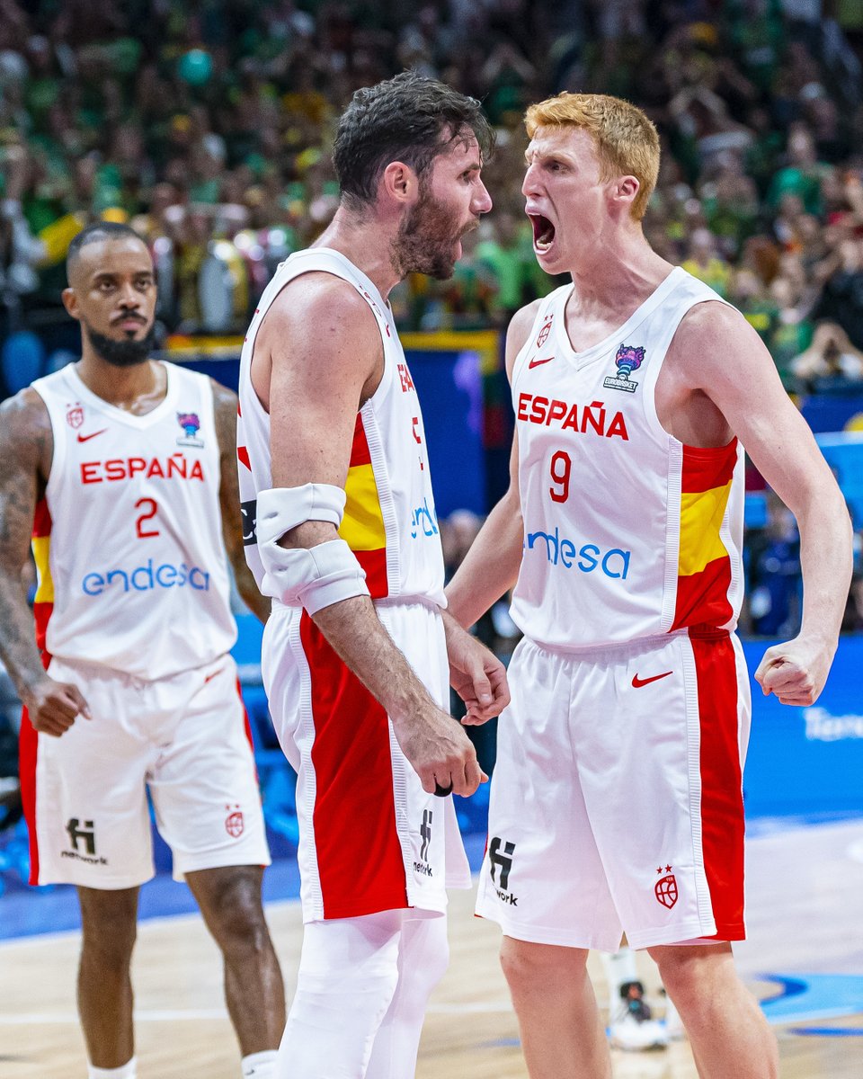 GuilleCasquero's tweet photo. España en 1/4 del Eurobasket después de pelear contra todo. Sacó orgullo y raza para tumbar a Lituania.

- El partido de Lorenzo Brown. Espectacular.
- Rudy lideró a ESP en su peor momento.
- Alberto Díaz dejando huella: nº1 defensivo. Top
- Garuba: de profesión, reboteador. https://t.co/2ZvildM4CH