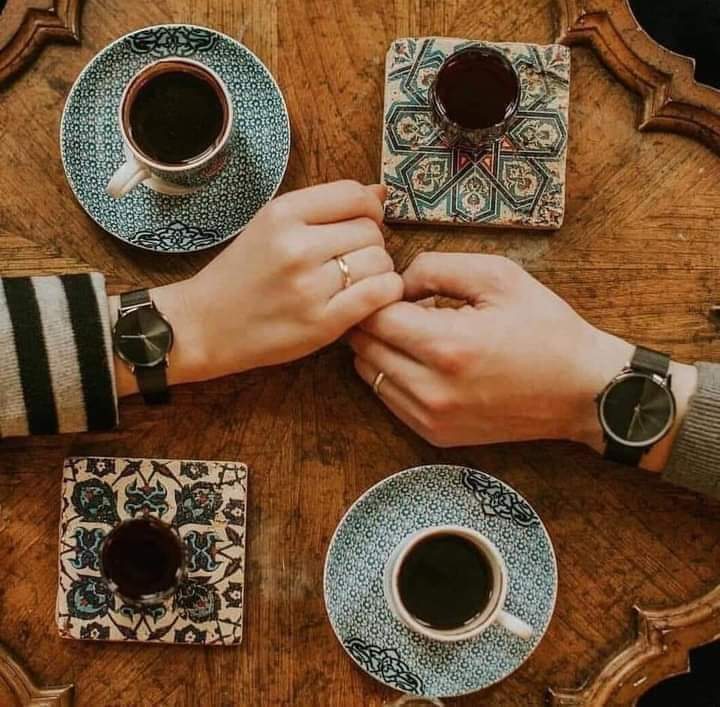 - النفس تميل لمن يُشبهها ،
والقلب يميل لمن يدخُله دون إستئذان،
والله يُوزع مَحبته بين البشر كَيفما يَشاء ،
والأرواح على أشكالها تَقع..