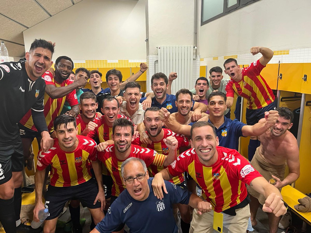 FCVilafranca's tweet photo. JA TENIM LA PRIMERAAAAA!!!!

Victòria celebrada i patida davant un molt bon rival.

A per més equip 💪🔴🟡 https://t.co/pkiCGPD08F