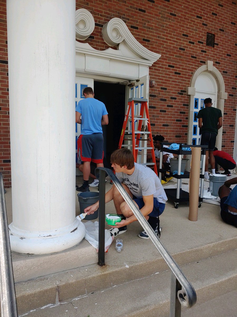 TrollsMBball's tweet photo. Trolls working in the community at Calvary Church. #Forward https://t.co/UQJsa0Ykjq