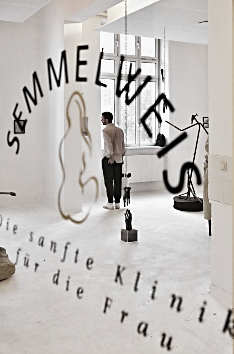 apex_archive's tweet photo. 1)
`#parallelvienna ´
The arty people.
#art #Kunst #artfair #Kunstmesse #reportage #parallel #Semmelweisklinik https://t.co/fJw2rROVEp