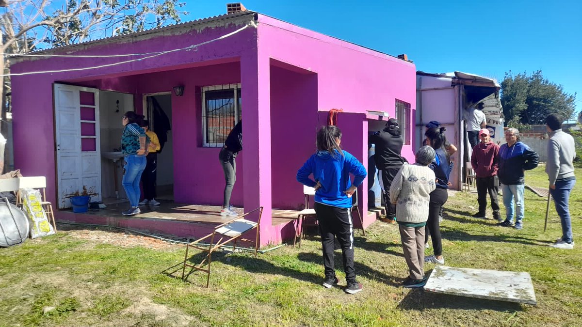 HPERONISTA's tweet photo. Jornada militante en el Comedor Infantil Juan Gabriel de Altos de San lorenzo #LaPlata #HermandadPeronista #Peronismo https://t.co/kVsBPzU3Rc