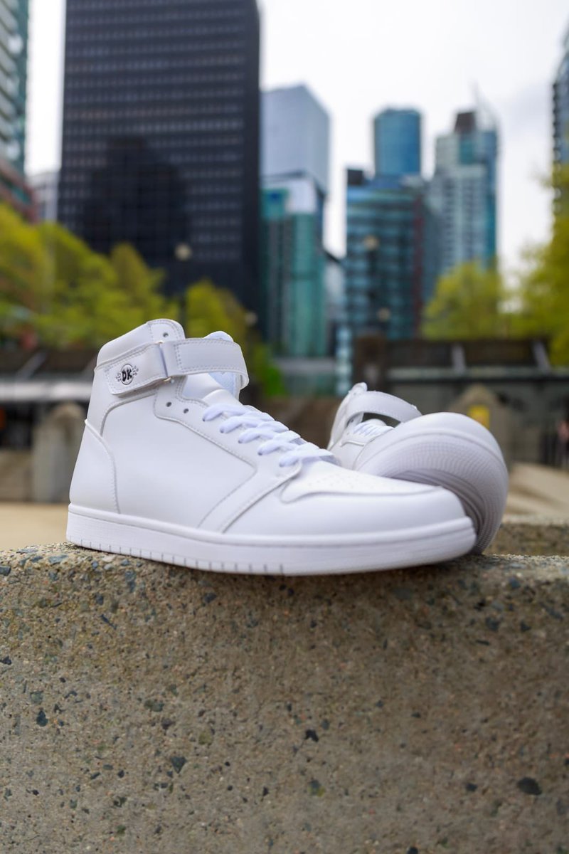 DonkeyKicksNFT's tweet photo. EY YO! Donkeykicks is a revolutionary NFT turned sneaker brand changing the fashion industry one step at a time. 

Follow: @DonkeyKicksNFT @Web3lfgg 

TO WIN A GHOST EDITION SNEAKER!

💜+ RT + TAG 3 FRENS

#nft #nfts #NFTCommunity #NFTGiveaways #sneaker #sneakerheads #fashion https://t.co/Wakup7Q8Bv
